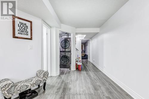 93 Revelstoke Crescent, Richmond Hill, ON - Indoor Photo Showing Laundry Room