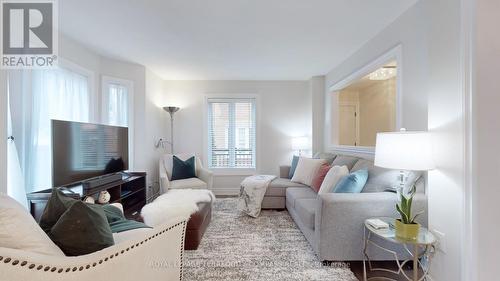 9912 Keele Street, Vaughan, ON - Indoor Photo Showing Living Room