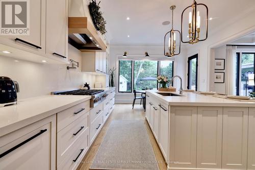 179 Douglas Avenue, Oakville, ON - Indoor Photo Showing Kitchen With Upgraded Kitchen