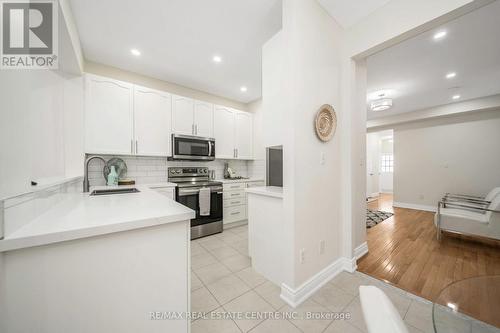 155 Heartview Road, Brampton, ON - Indoor Photo Showing Kitchen