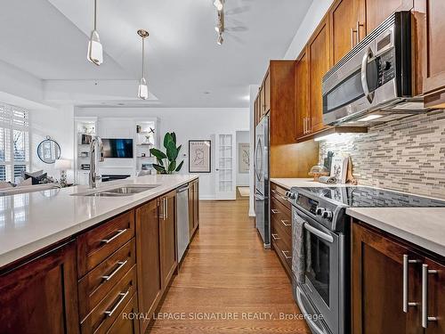 105-85 The Donway  W, Toronto, ON - Indoor Photo Showing Kitchen With Double Sink With Upgraded Kitchen