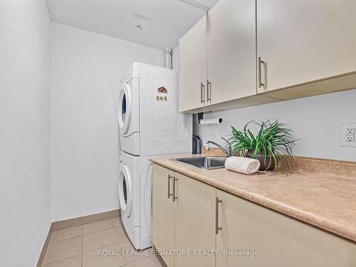 105-85 The Donway  W, Toronto, ON - Indoor Photo Showing Laundry Room