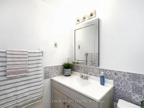 502-1001 Cedarglen Gate, Mississauga, ON - Indoor Photo Showing Bathroom