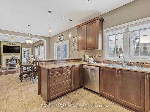 2 Littlebrook Lane, Caledon, ON - Indoor Photo Showing Kitchen With Double Sink