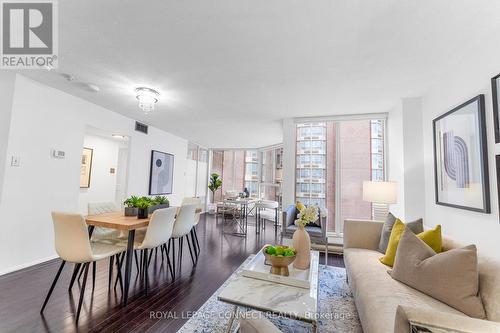 1402 - 55 Centre Avenue, Toronto, ON - Indoor Photo Showing Living Room