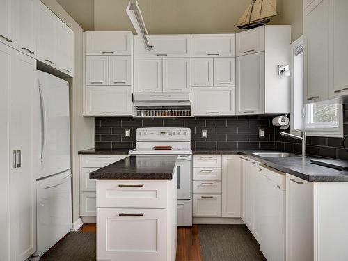 Kitchen - 706 Rue Du Dr-Letondal, Deux-Montagnes, QC - Indoor Photo Showing Kitchen