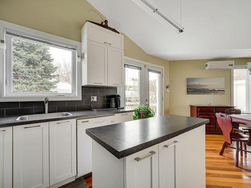 Kitchen - 706 Rue Du Dr-Letondal, Deux-Montagnes, QC - Indoor Photo Showing Kitchen With Double Sink