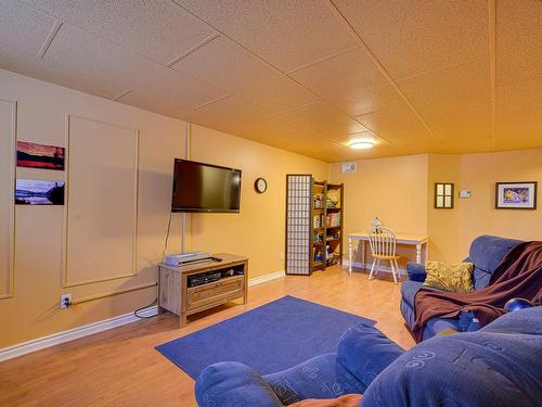 Family room - 706 Rue Du Dr-Letondal, Deux-Montagnes, QC - Indoor Photo Showing Living Room