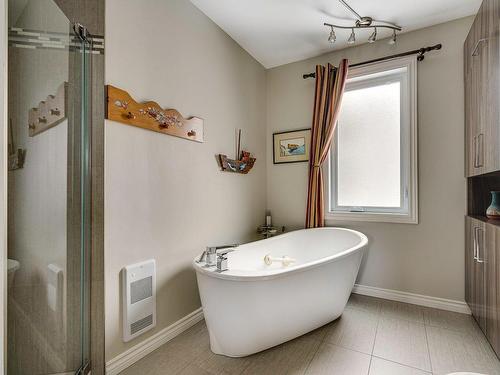 Bathroom - 706 Rue Du Dr-Letondal, Deux-Montagnes, QC - Indoor Photo Showing Bathroom