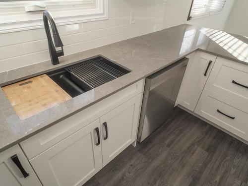 1418 Forest Street, Thunder Bay, ON - Indoor Photo Showing Kitchen