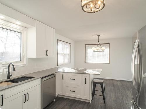 1418 Forest Street, Thunder Bay, ON - Indoor Photo Showing Kitchen With Double Sink With Upgraded Kitchen