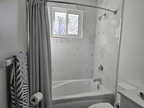 1418 Forest Street, Thunder Bay, ON - Indoor Photo Showing Bathroom