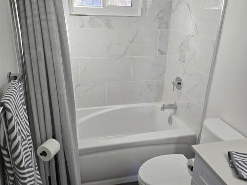 1418 Forest Street, Thunder Bay, ON - Indoor Photo Showing Bathroom