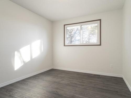 1418 Forest Street, Thunder Bay, ON - Indoor Photo Showing Other Room