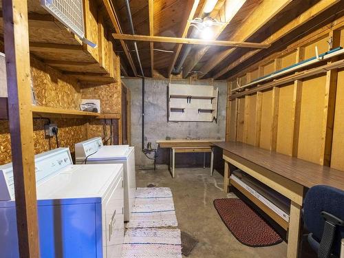 106 Theresa Street, Thunder Bay, ON - Indoor Photo Showing Laundry Room