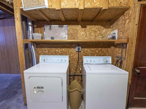 106 Theresa Street, Thunder Bay, ON - Indoor Photo Showing Laundry Room