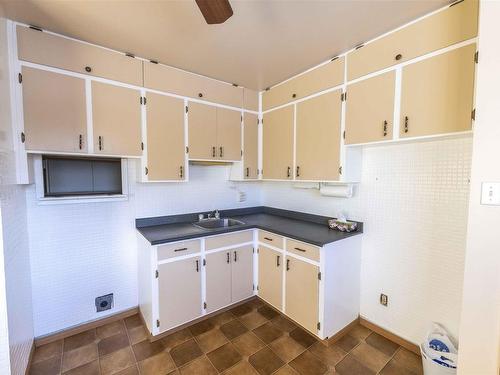 106 Theresa Street, Thunder Bay, ON - Indoor Photo Showing Kitchen