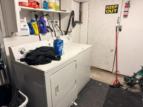 613 Park Street, Kenora, ON - Indoor Photo Showing Laundry Room