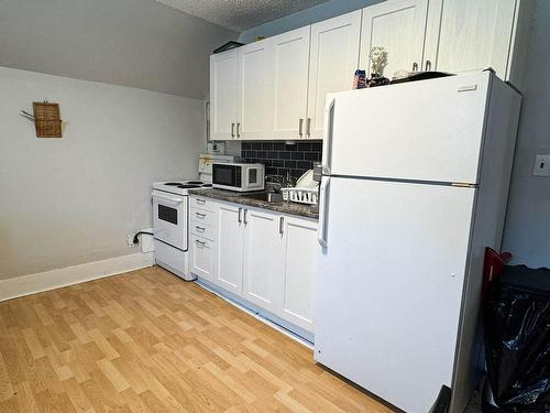 613 Park Street, Kenora, ON - Indoor Photo Showing Kitchen