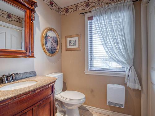 Powder room - 8450 Rg De La Pointe-Du-Jour, Saint-Hyacinthe, QC - Indoor Photo Showing Bathroom