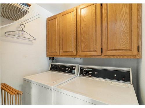 Laundry room - 2604 Rue De Vigny, Mascouche, QC - Indoor Photo Showing Laundry Room