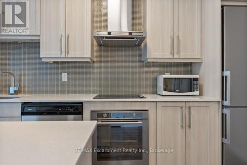 1301 - 2087 Fairview Street, Burlington (Brant), ON - Indoor Photo Showing Kitchen