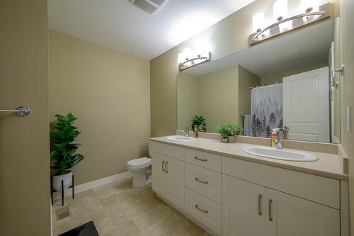 114-1325 Aberdeen Drive, Kamloops, BC - Indoor Photo Showing Bathroom