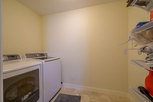 114-1325 Aberdeen Drive, Kamloops, BC - Indoor Photo Showing Laundry Room