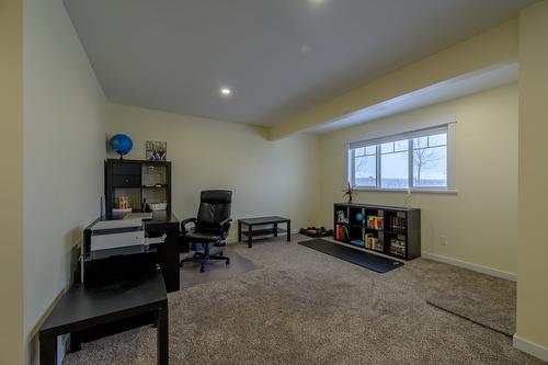 114-1325 Aberdeen Drive, Kamloops, BC - Indoor Photo Showing Other Room