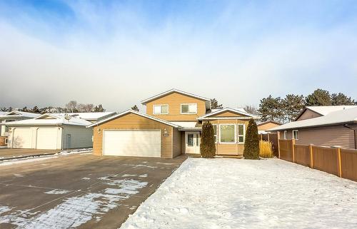 1634 Carshyl Court, Kelowna, BC - Outdoor With Facade