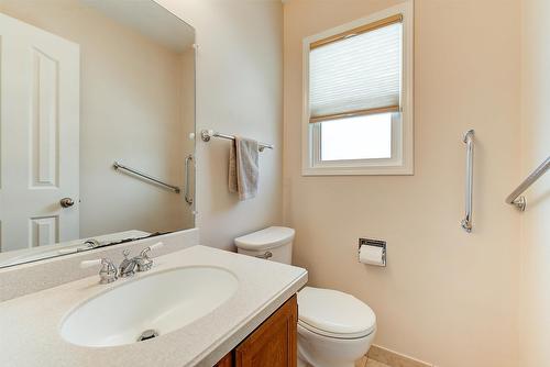 1634 Carshyl Court, Kelowna, BC - Indoor Photo Showing Bathroom