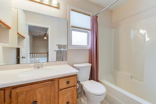 1634 Carshyl Court, Kelowna, BC - Indoor Photo Showing Bathroom