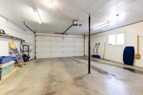 1634 Carshyl Court, Kelowna, BC - Indoor Photo Showing Garage