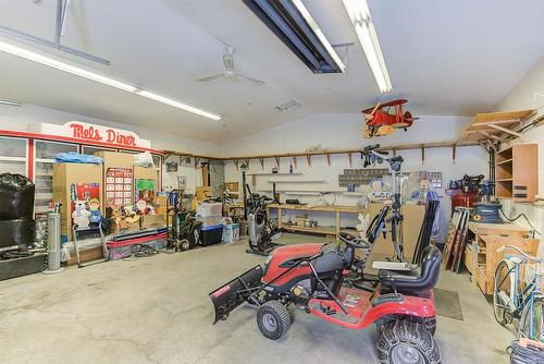 1634 Carshyl Court, Kelowna, BC - Indoor Photo Showing Garage