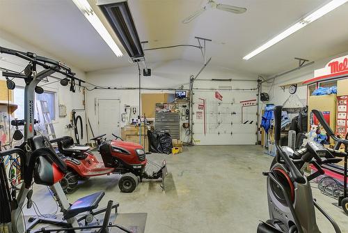 1634 Carshyl Court, Kelowna, BC - Indoor Photo Showing Garage