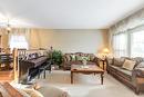 1634 Carshyl Court, Kelowna, BC  - Indoor Photo Showing Living Room 