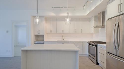 209-4380 Lakeshore Road, Kelowna, BC - Indoor Photo Showing Kitchen With Upgraded Kitchen