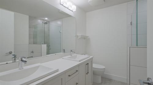 209-4380 Lakeshore Road, Kelowna, BC - Indoor Photo Showing Bathroom