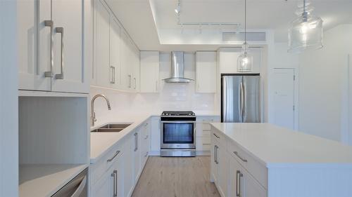 209-4380 Lakeshore Road, Kelowna, BC - Indoor Photo Showing Kitchen With Double Sink With Upgraded Kitchen