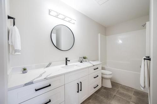 142 Clarke Street, Kamloops, BC - Indoor Photo Showing Bathroom