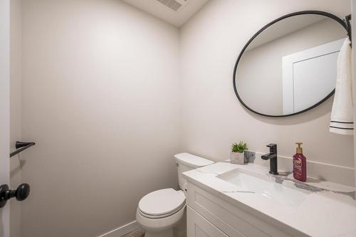 142 Clarke Street, Kamloops, BC - Indoor Photo Showing Bathroom