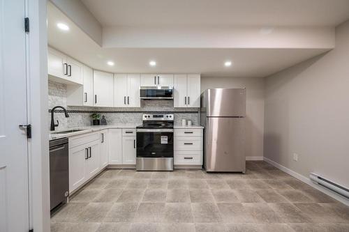 142 Clarke Street, Kamloops, BC - Indoor Photo Showing Kitchen With Stainless Steel Kitchen With Upgraded Kitchen