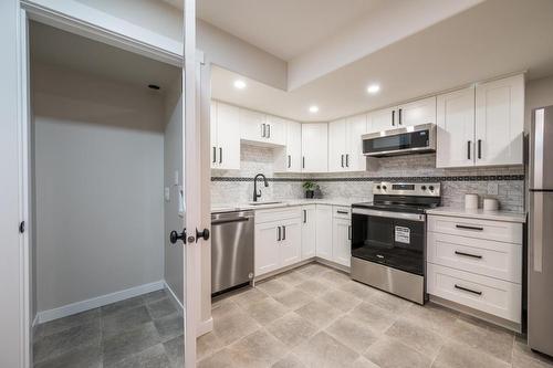 142 Clarke Street, Kamloops, BC - Indoor Photo Showing Kitchen With Stainless Steel Kitchen With Upgraded Kitchen