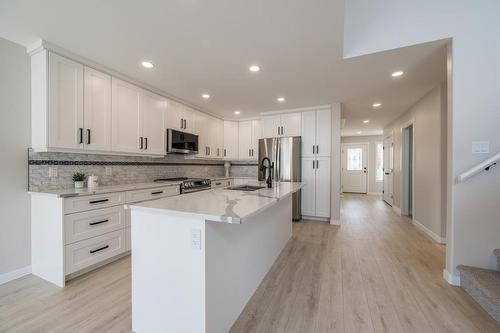 142 Clarke Street, Kamloops, BC - Indoor Photo Showing Kitchen With Upgraded Kitchen