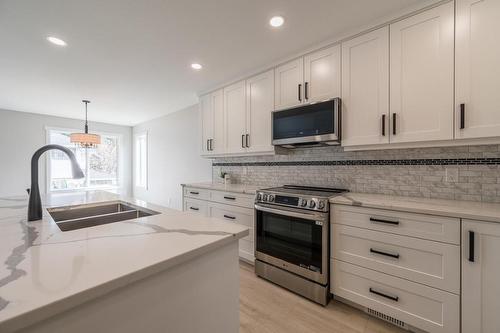 142 Clarke Street, Kamloops, BC - Indoor Photo Showing Kitchen With Double Sink With Upgraded Kitchen