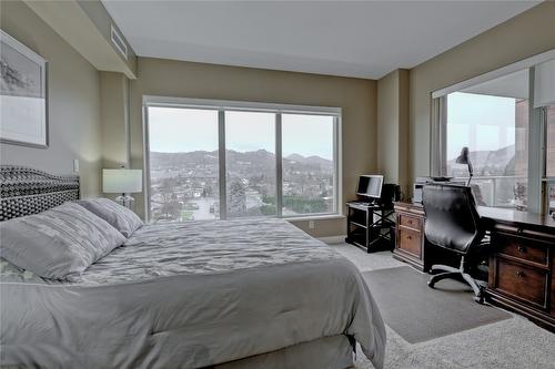 502-1160 Bernard Avenue, Kelowna, BC - Indoor Photo Showing Bedroom