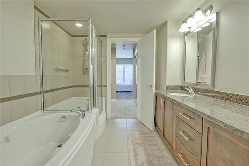 502-1160 Bernard Avenue, Kelowna, BC - Indoor Photo Showing Bathroom