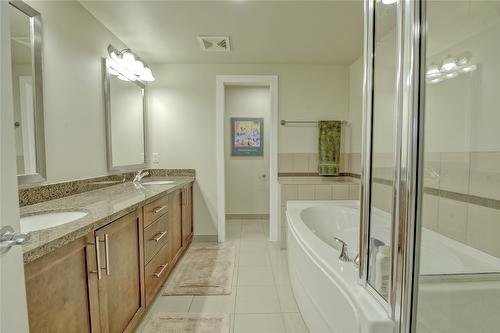 502-1160 Bernard Avenue, Kelowna, BC - Indoor Photo Showing Bathroom