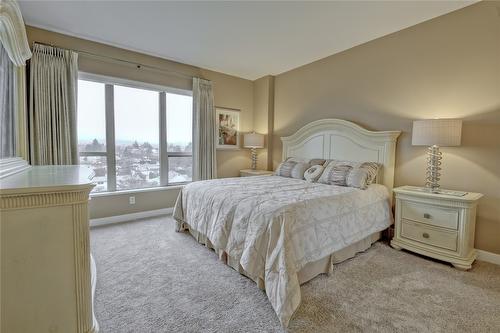 502-1160 Bernard Avenue, Kelowna, BC - Indoor Photo Showing Bedroom