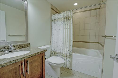 502-1160 Bernard Avenue, Kelowna, BC - Indoor Photo Showing Bathroom